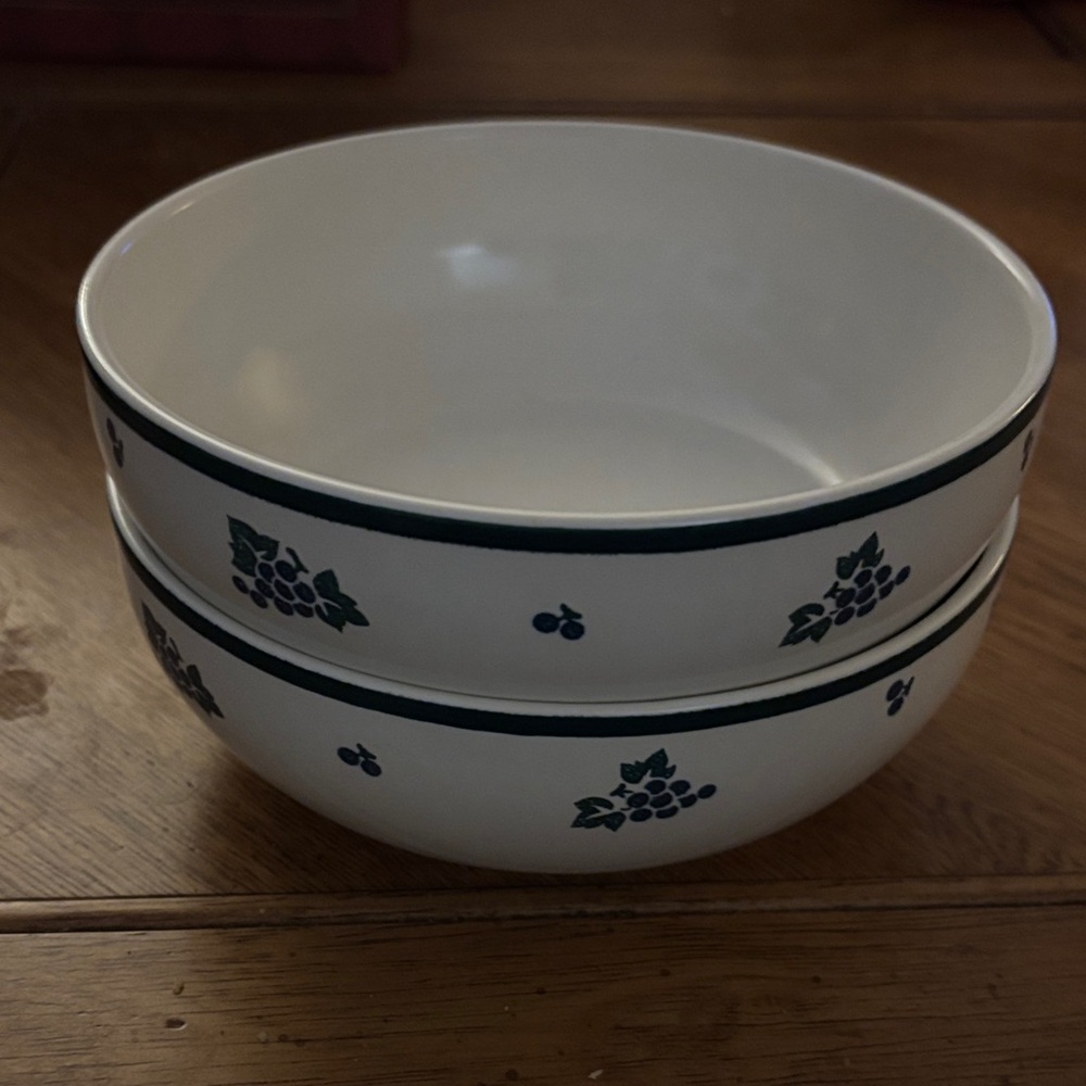 Classic Nancy Calhoun Fancy Fruit bowls with Green Vine Motif set of two